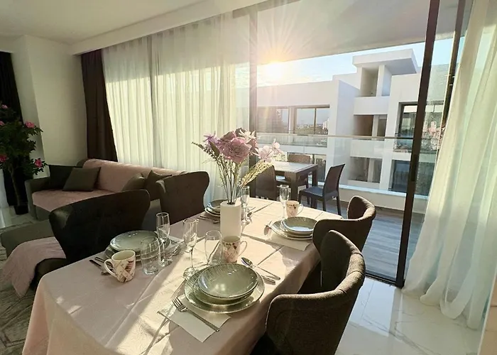 Brand New 2 Bedrooms In Grand Sapphire *